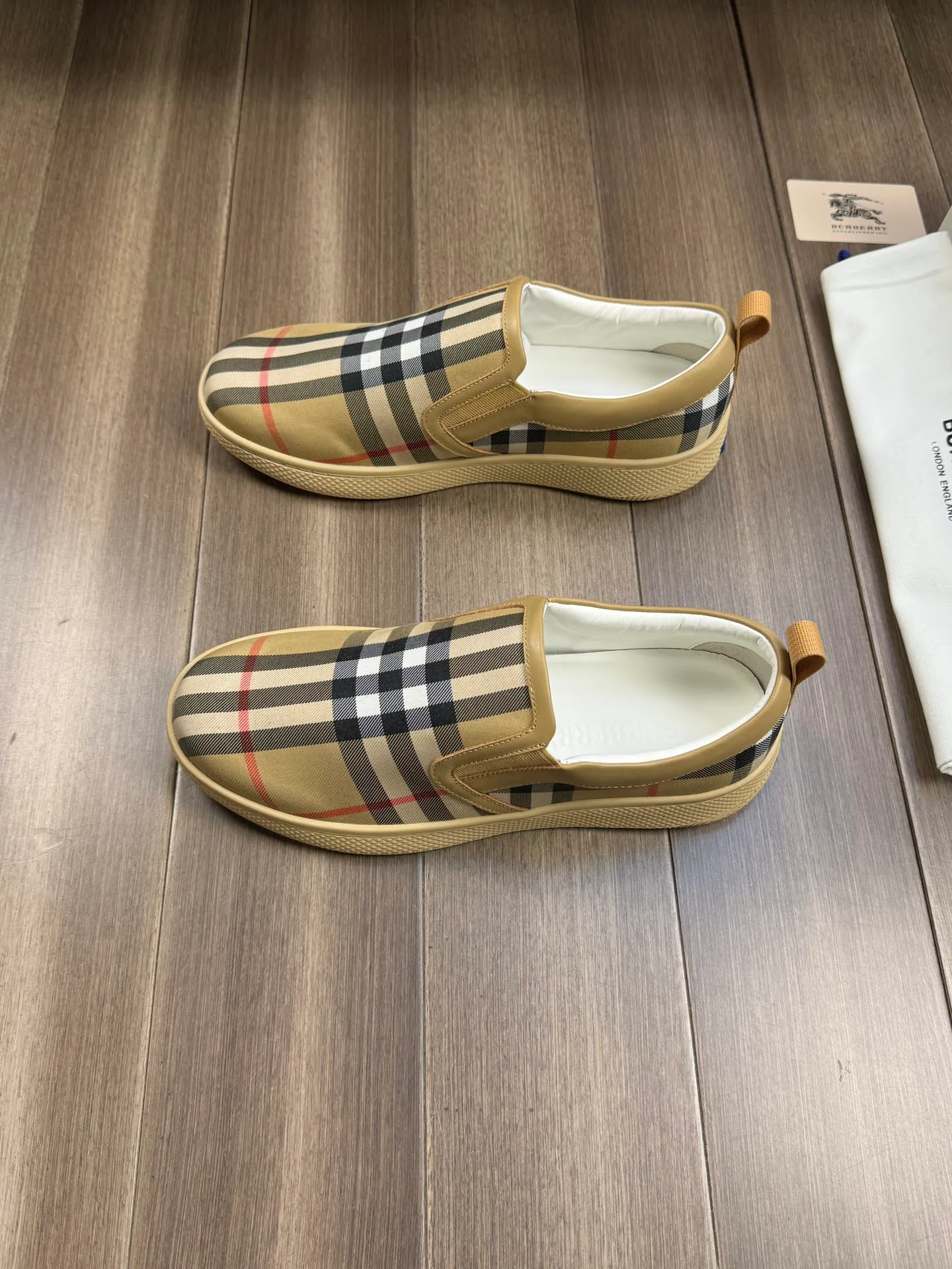 [BURBERRY] Burberry P360💰 - Original order 🔍🔍🔍 - Upper: imported 🔝 brand totem cloth, heel brand webbing decoration - Lining: water-dyed cowhide - Outsole: ultra-light rubber; two-color molded outsole - Super high quality control, fine workmanship: highlighted (high-end, extravagance, grade) -Size: 38-44 (Male 45, can be customized)